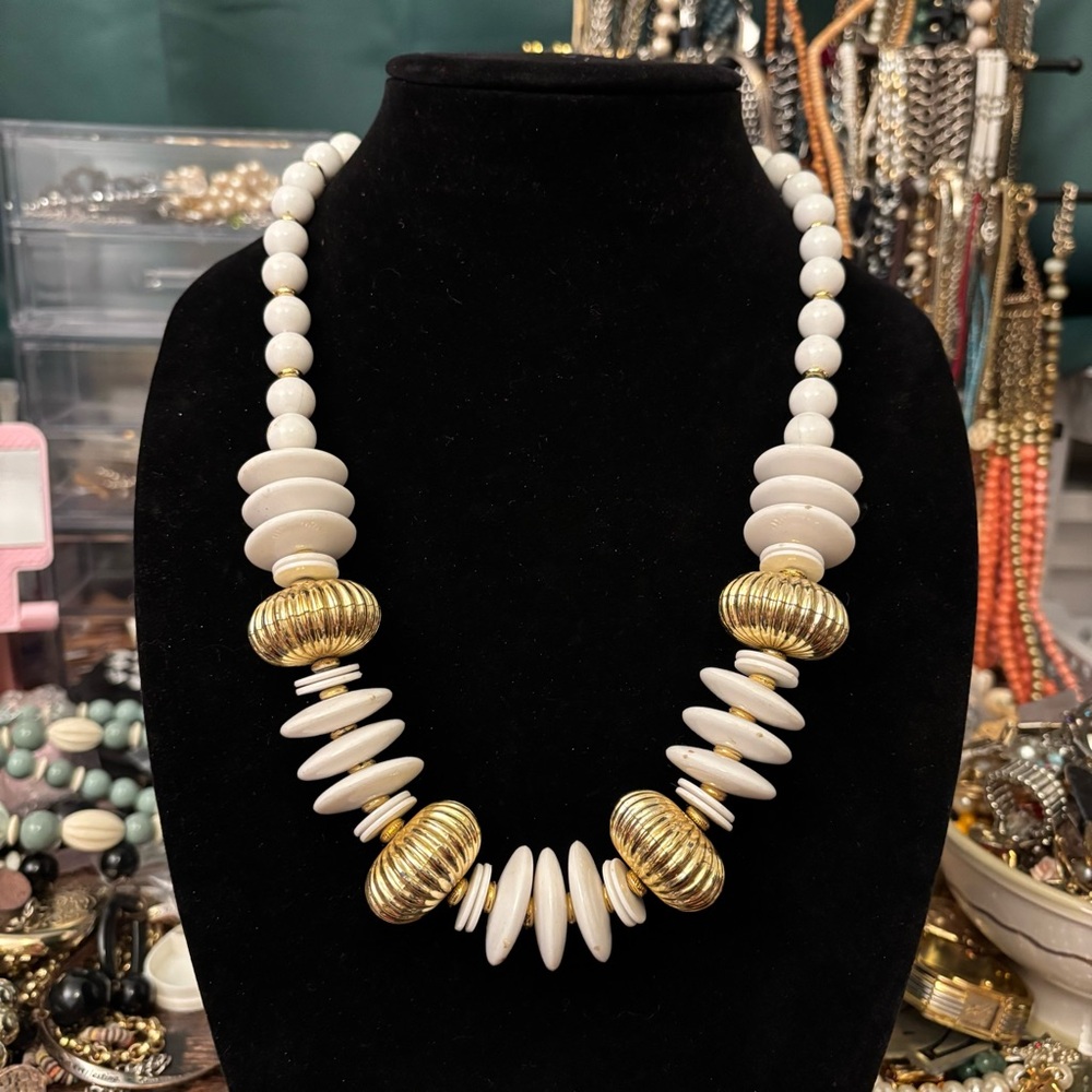 Vintage 1960s Chunky Gold and White Beaded Goldtone 25” Statement Necklace